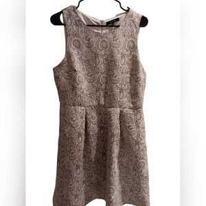 Paisley Sleeveless Dress in Shimmering Silver & White XL "Basic Model" Brand.